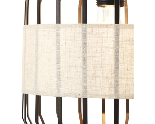 Detail lampy s látkovým tienidlom a kovovým rámom