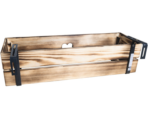 Drevená debna s výrezom v tvare srdca a kovovým závesom