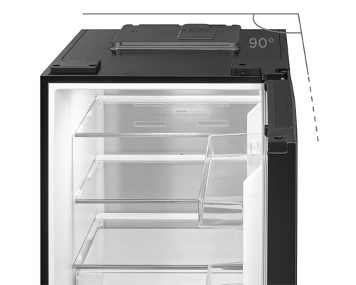 Vnútorný pohľad na chladničku so sklenenými policami a otvorom 90 stupňov.