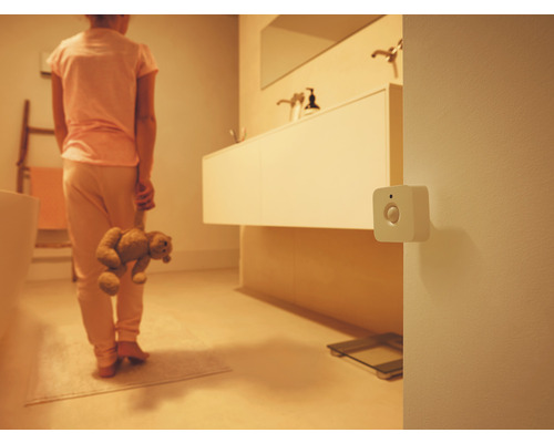 Scéna kúpeľne s pohybovým senzorom na stene