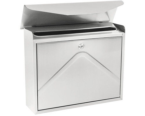 Nerezová poštová schránka so zámkom a otvorenou klapkou