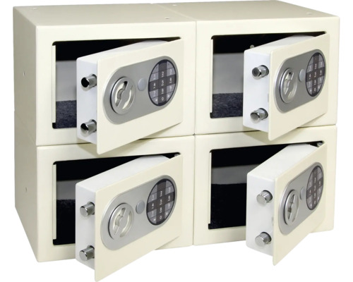 Štyri malé trezory s otvorenými dverami a číselným zámkom