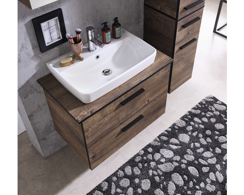 Kúpeľňová skrinka pod umývadlo s dreveným dekorom, umývadlom na dosku, batériou a zásuvkami