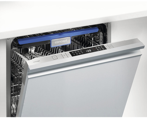 Otvorená umývačka riadu značky Concept s digitálnym displejom.