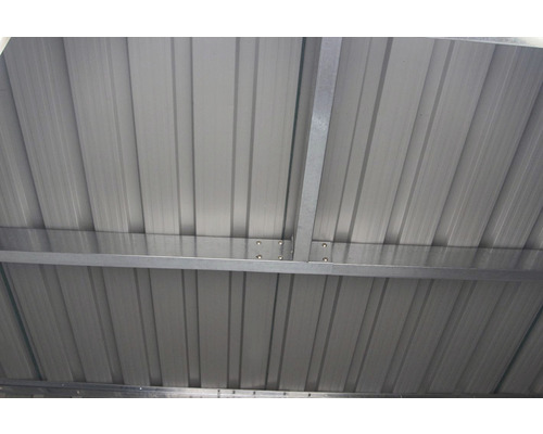 Strešná konštrukcia z kovu s výstuhami