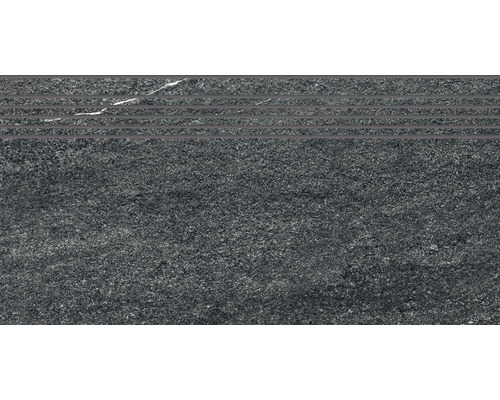 Keramický schodiskový stupeň s ryhovanou štruktúrou