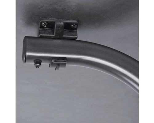 Detailný záber na upevnenie rúrky