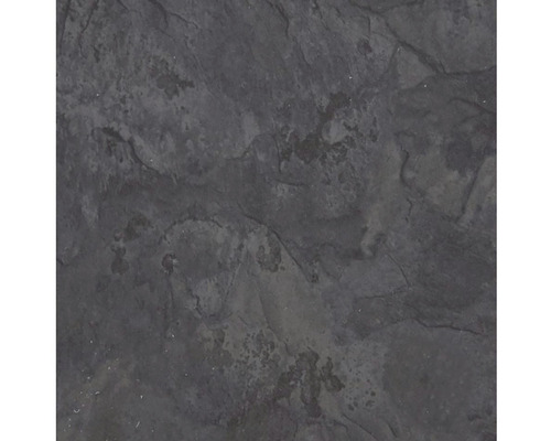 Detail šedej bridlicovej dosky s nerovným povrchom