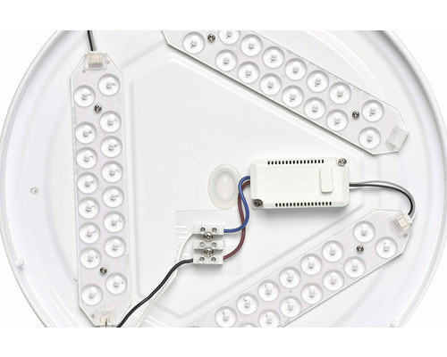 Vnútorný pohľad na LED stropné svietidlo s elektronickými súčiastkami