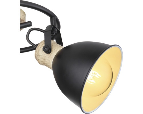 Stropné svietidlo s čiernym tienidlom a drevenými prvkami