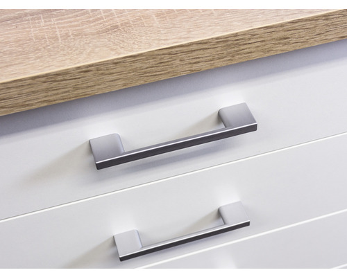 Detailný pohľad na skriňu s dvoma zásuvkami a držadlami