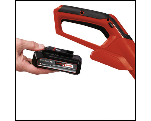 Detail akumulátorového fúkača lístia pre jednu ruku s akumulátorom