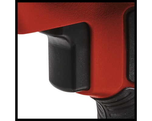 Detail červeného elektrického náradia s čiernym spínačom