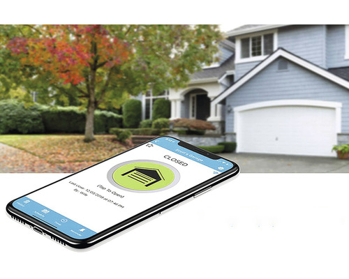 Smartphone s aplikáciou pre garáže pred domom