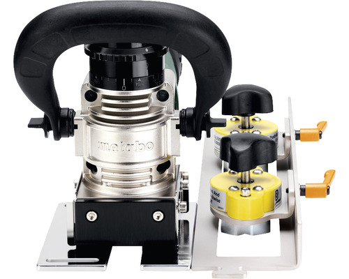 Logo Metabo. Zarovnávacia frézka so zdvihom frézovacieho koša a magnetickým vedením.