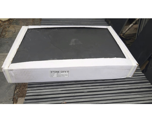Balené dosky z prírodného kameňa z čiernej bridlice s rozmermi 60x40x1,2 cm