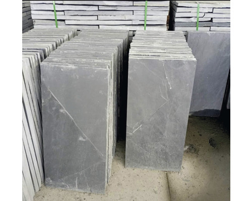 Hromada bridlicových dosiek na vonkajšie použitie