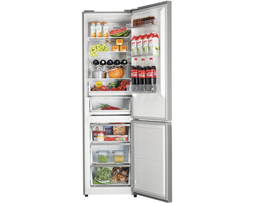 Otvorená chladnička s rôznymi potravinami