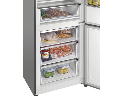 Mraznička s potravinami v zásuvkách.