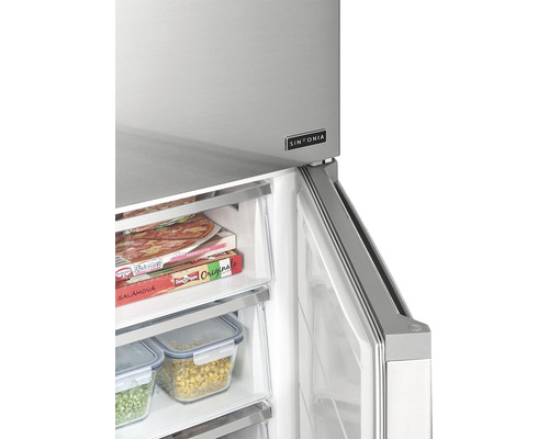 Otvorená chladnička s potravinami a logom Sinfonia