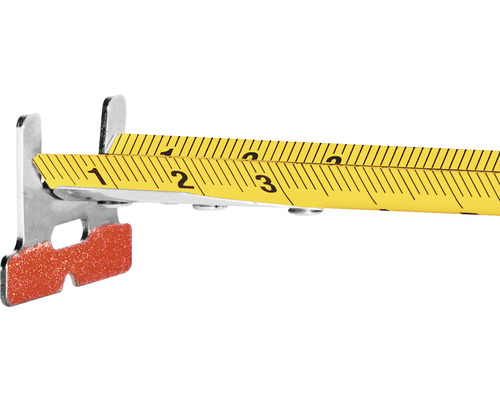 Žltý zvinovací meter s meracou tyčou a kovovým hrotom