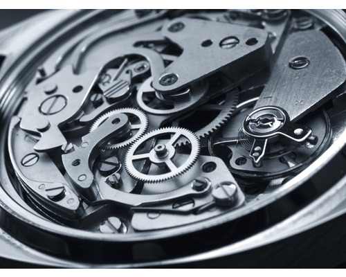 Mechanizmus hodiniek s ozubenými kolesami a skrutkami