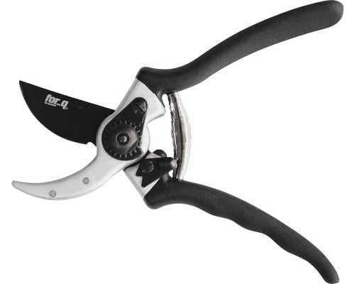 Záhradné nožnice s čiernou čepeľou a striebornou hlavou nožníc