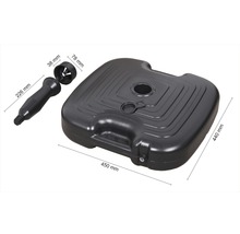 Plastový stojan na slnečník s rozmermi 450 krát 440 milimetrov a príslušenstvo.