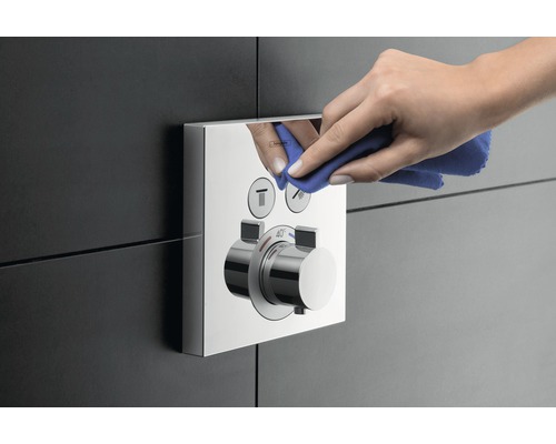 Jednopáková sprchová batéria na montáž na stenu sa čistí handričkou