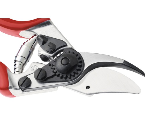 Záhradné nožnice s oceľovou čepeľou a červenou rukoväťou