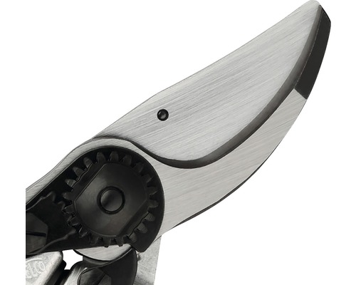 Detail čepele záhradných nožníc