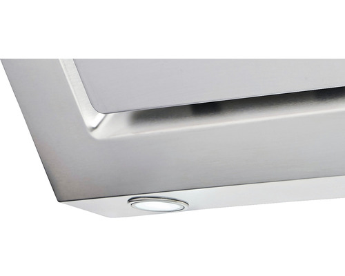 Detail kovového digestora s osvetlením