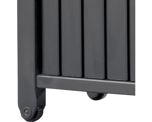 Detailný pohľad na pojazdný kontajner s kolieskami