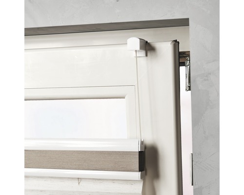 Detailný pohľad na roletu duo na okne