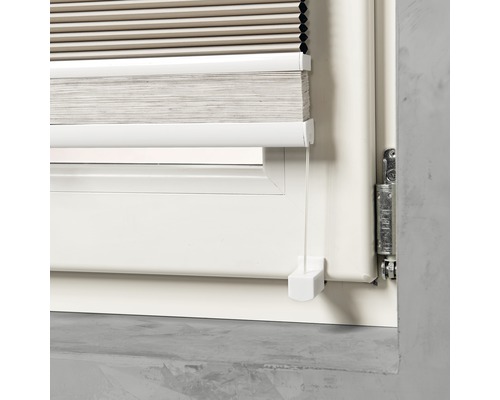 Okno s namontovanou plisovanou žalúziou