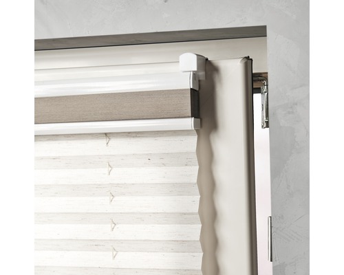 Detailný pohľad na roletu duo na okne