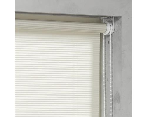 Roleta s reťazovým ovládaním na okne