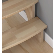 Detailný záber dreveného schodiska