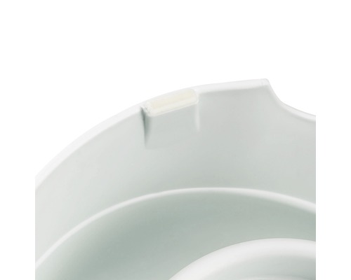 Detail špirálového, svetlého jazierka z plastu