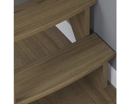 Detailný pohľad na drevené schodisko