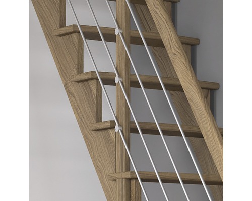 Detail dreveného schodiska s oceľovým lanovým zábradlím