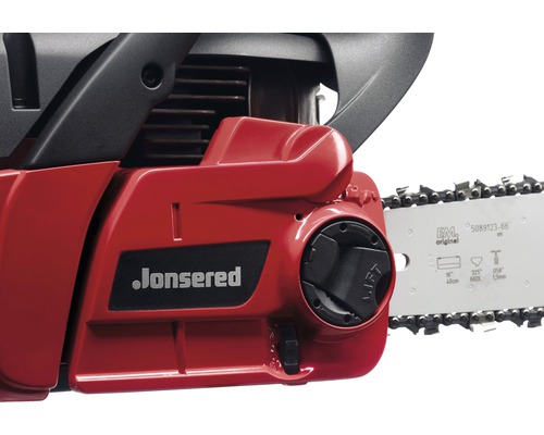 Detail motorovej píly značky Jonsered
