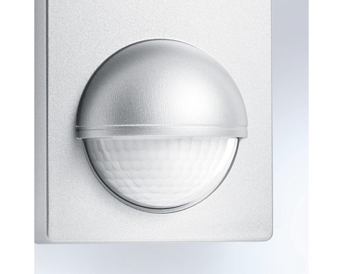 Detailný záber vonkajšieho pohybového senzora.