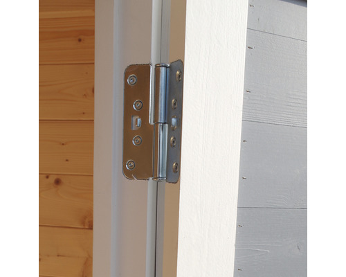 Kovové dverové pánty na drevených dverách