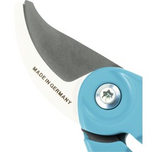 Detailný záber nákovnicových záhradných nožníc s nápisom Vyrobené v Nemecku