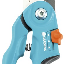 Detailný pohľad na záhradné nožnice s logom Gardena