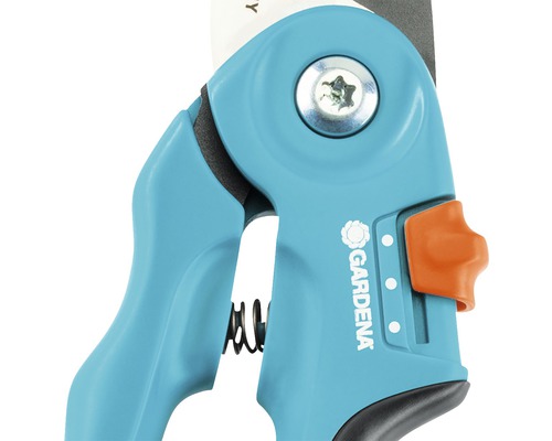 Detailný pohľad na záhradné nožnice s logom Gardena