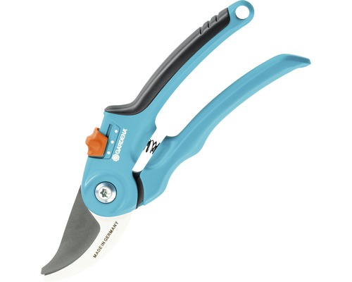 Záhradné nožnice s oceľovou čepeľou a plastovými rukoväťami