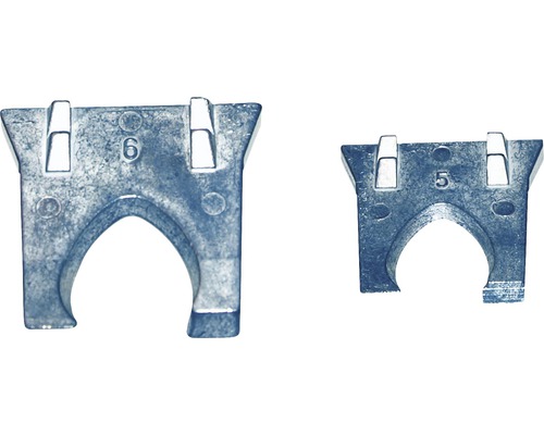 Dva kovové držiaky na upevnenie rúr s číslami 5 a 6