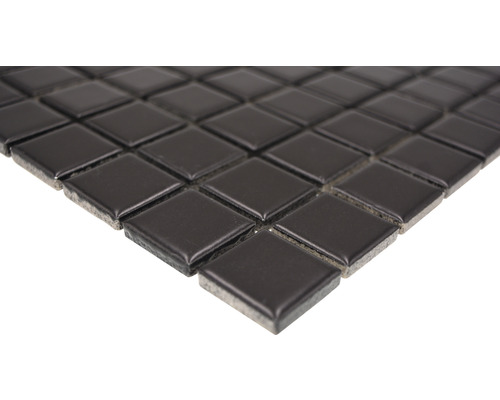 Keramická mozaiková dlaždica so štvorcovými prvkami